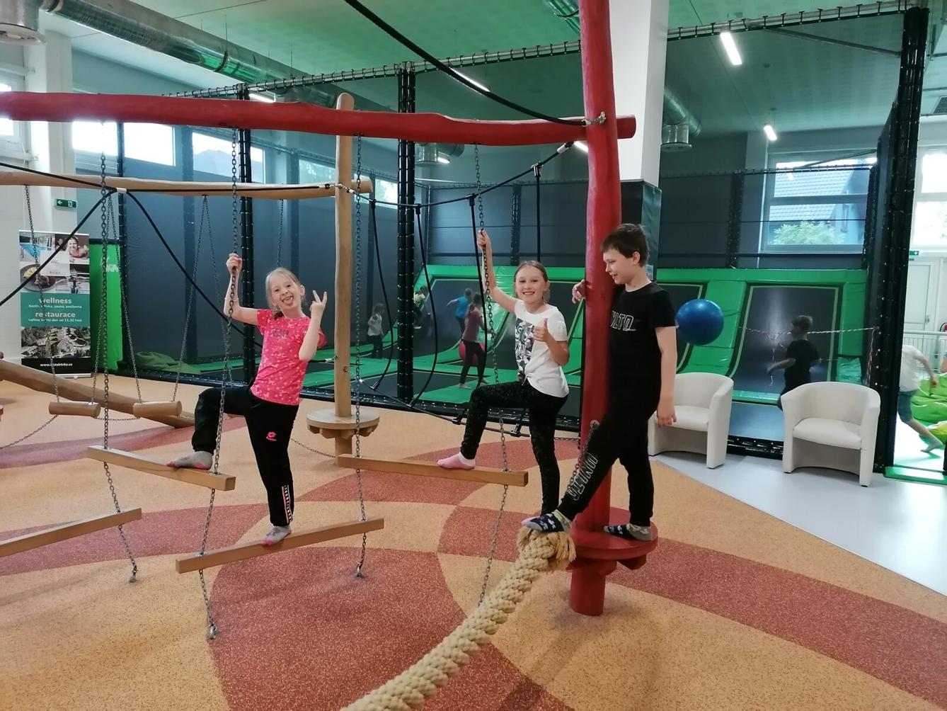 Třeťáci - školní výlet do SkiPi parku - 16