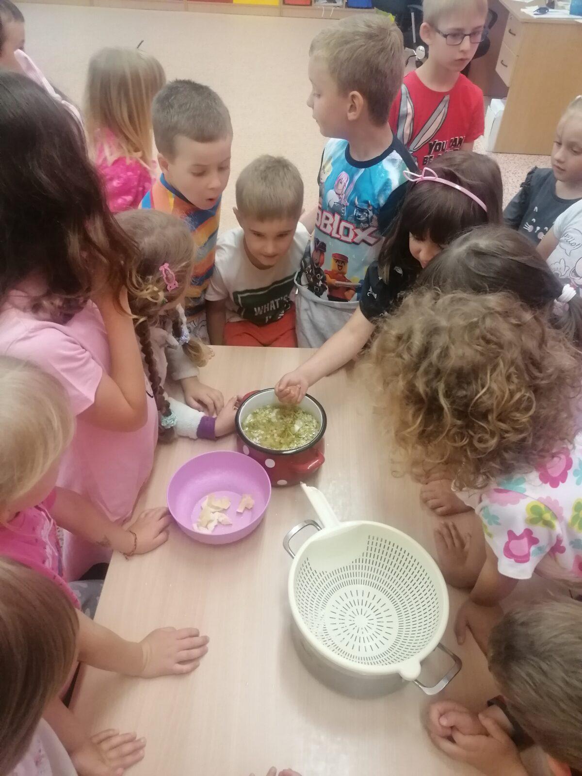 Tvořeníčko, tvoření: "Čím budu až vyrostu?" - vyrábíme bezovou šťávu :-) - 35