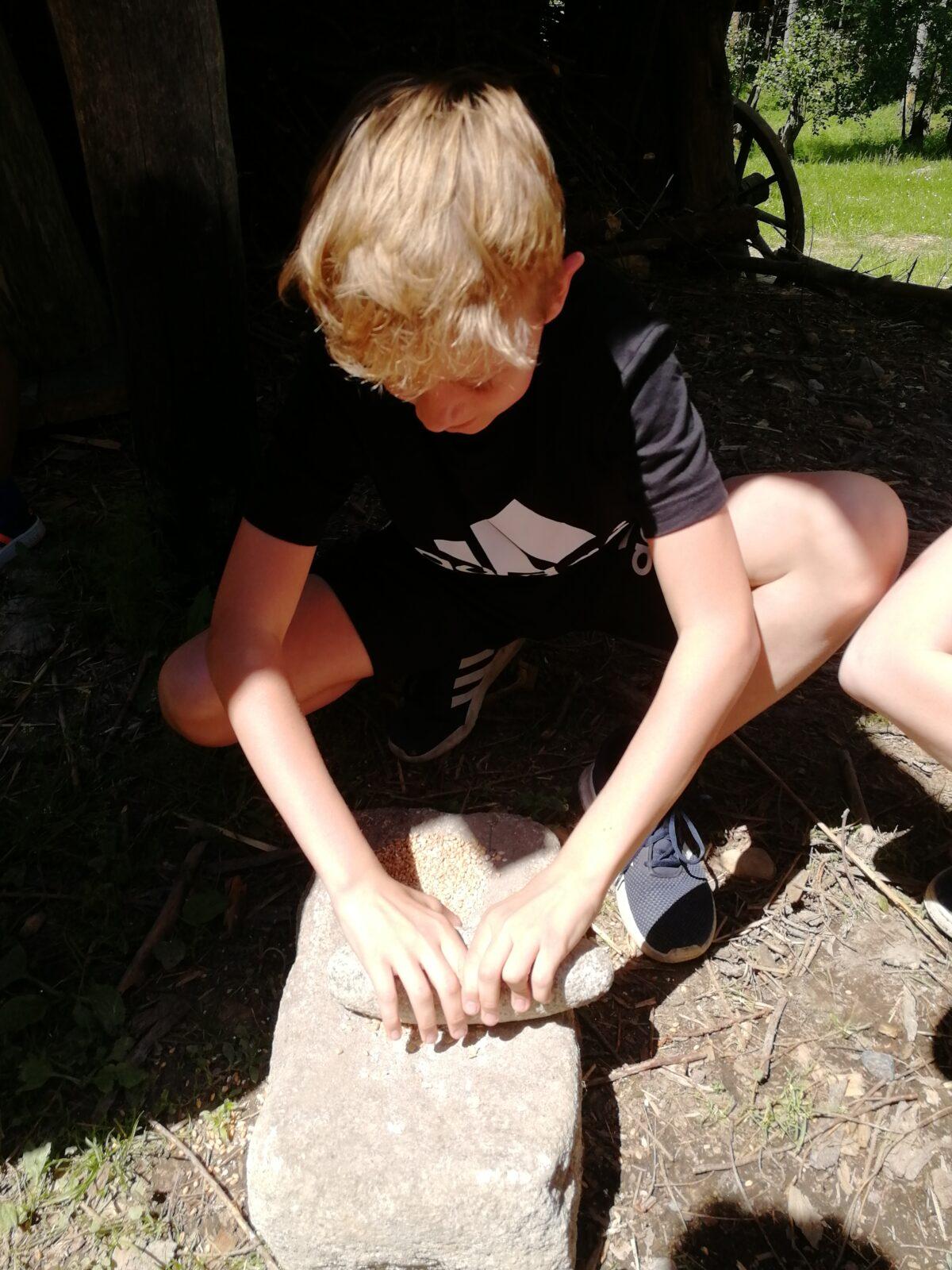 Dějepisná exkurze do pravěku - 6. A - 13