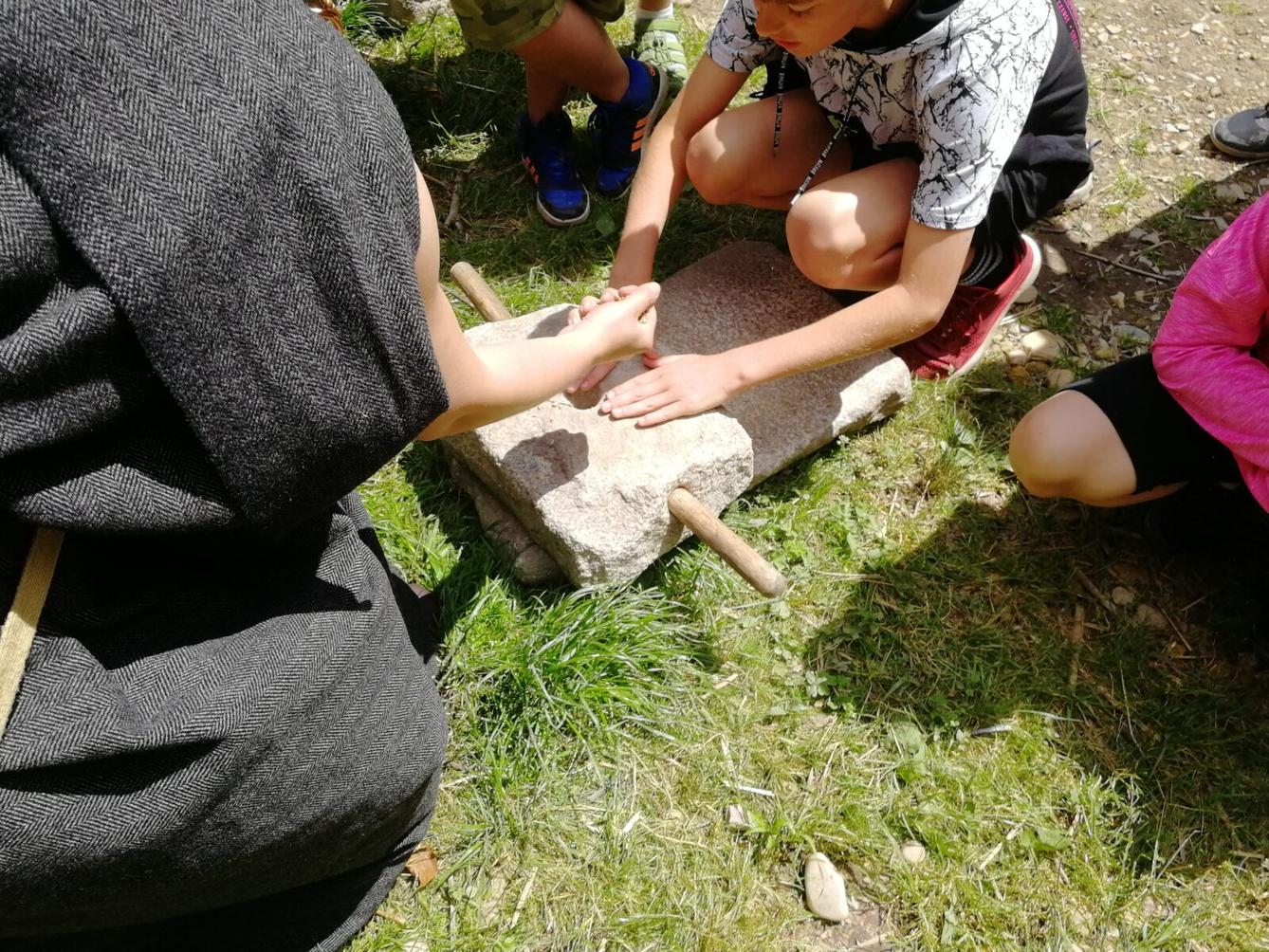 Dějepisná exkurze do pravěku - 6. A - 15