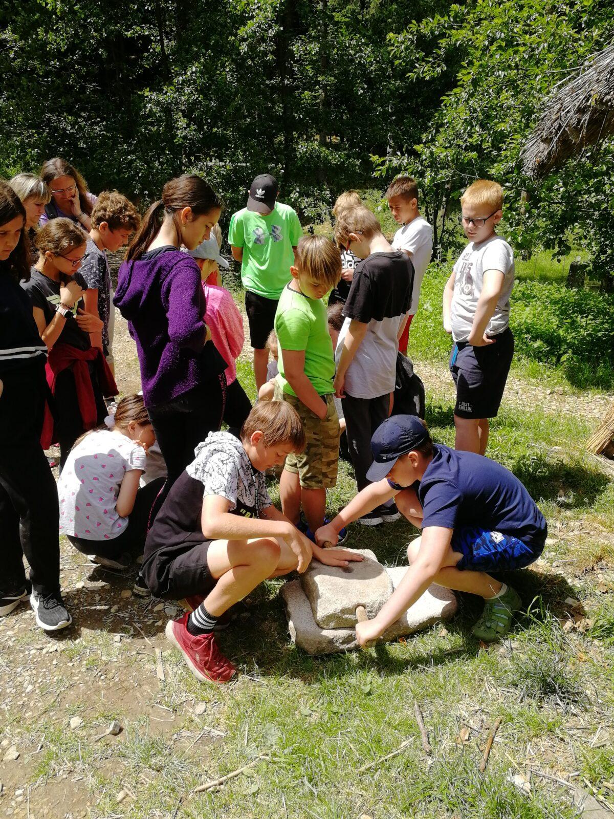 Dějepisná exkurze do pravěku - 6. A - 16