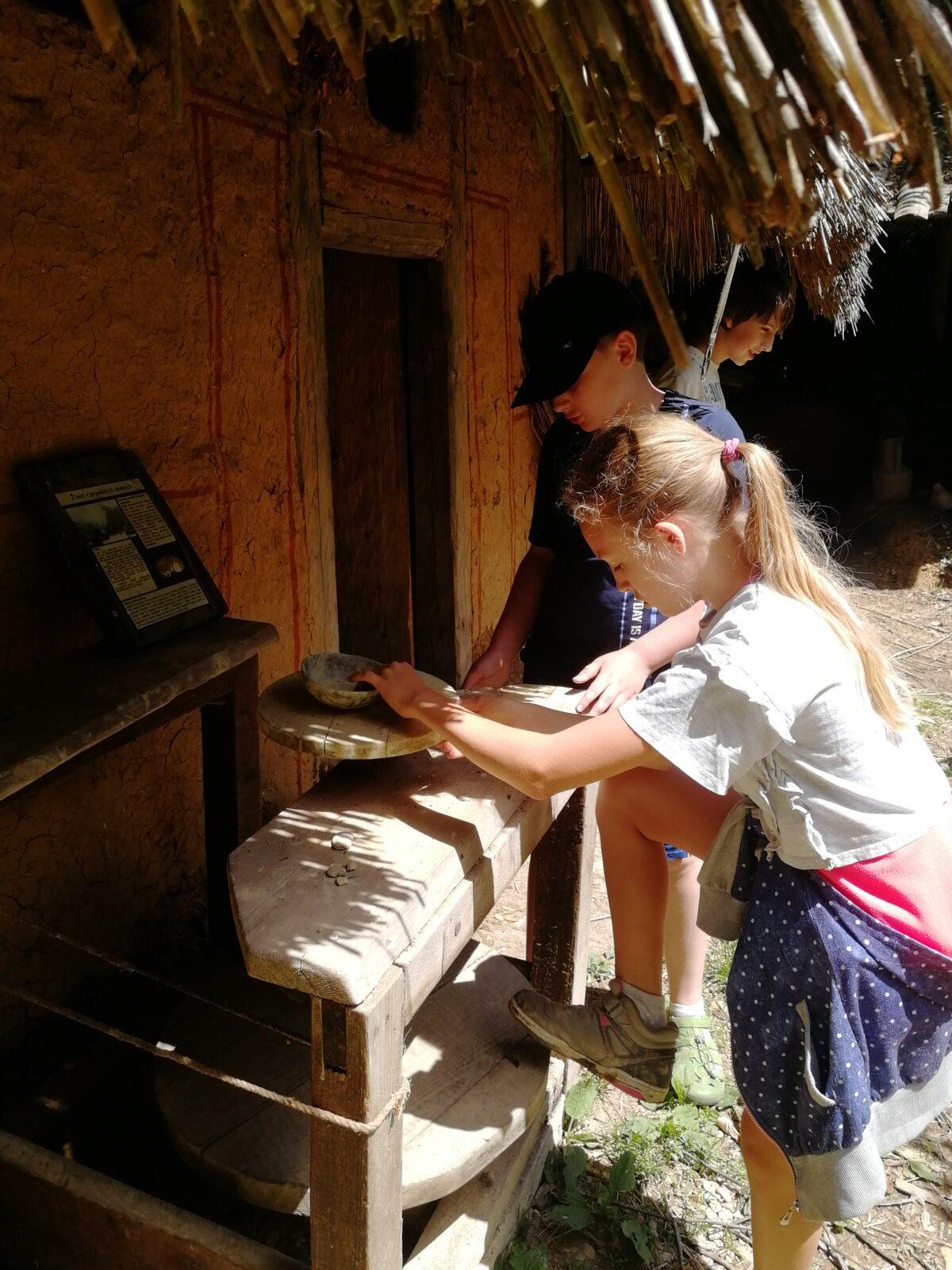 Dějepisná exkurze do pravěku - 6. A - 21