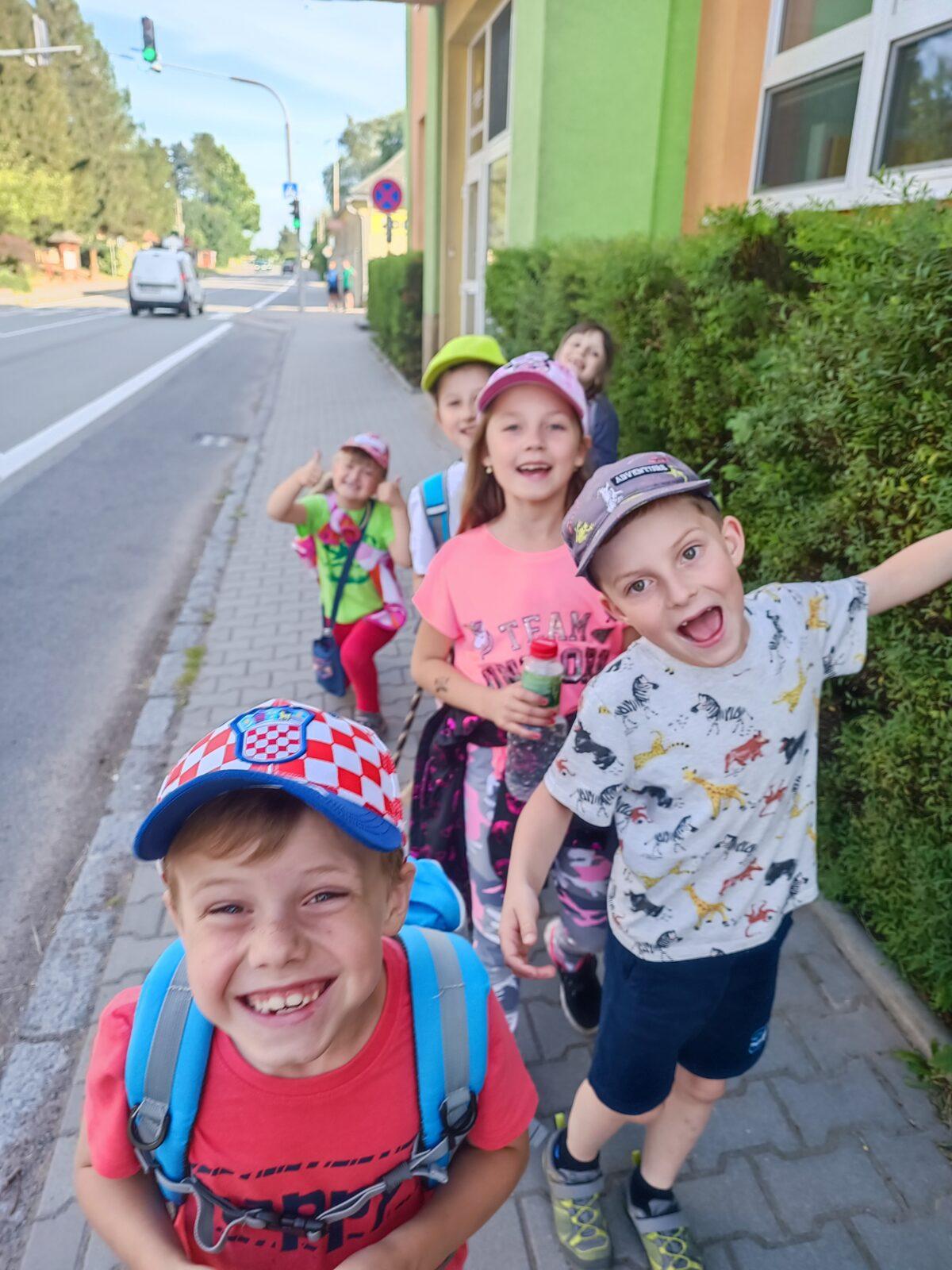 TLAPKY - spaní ve škole - 3