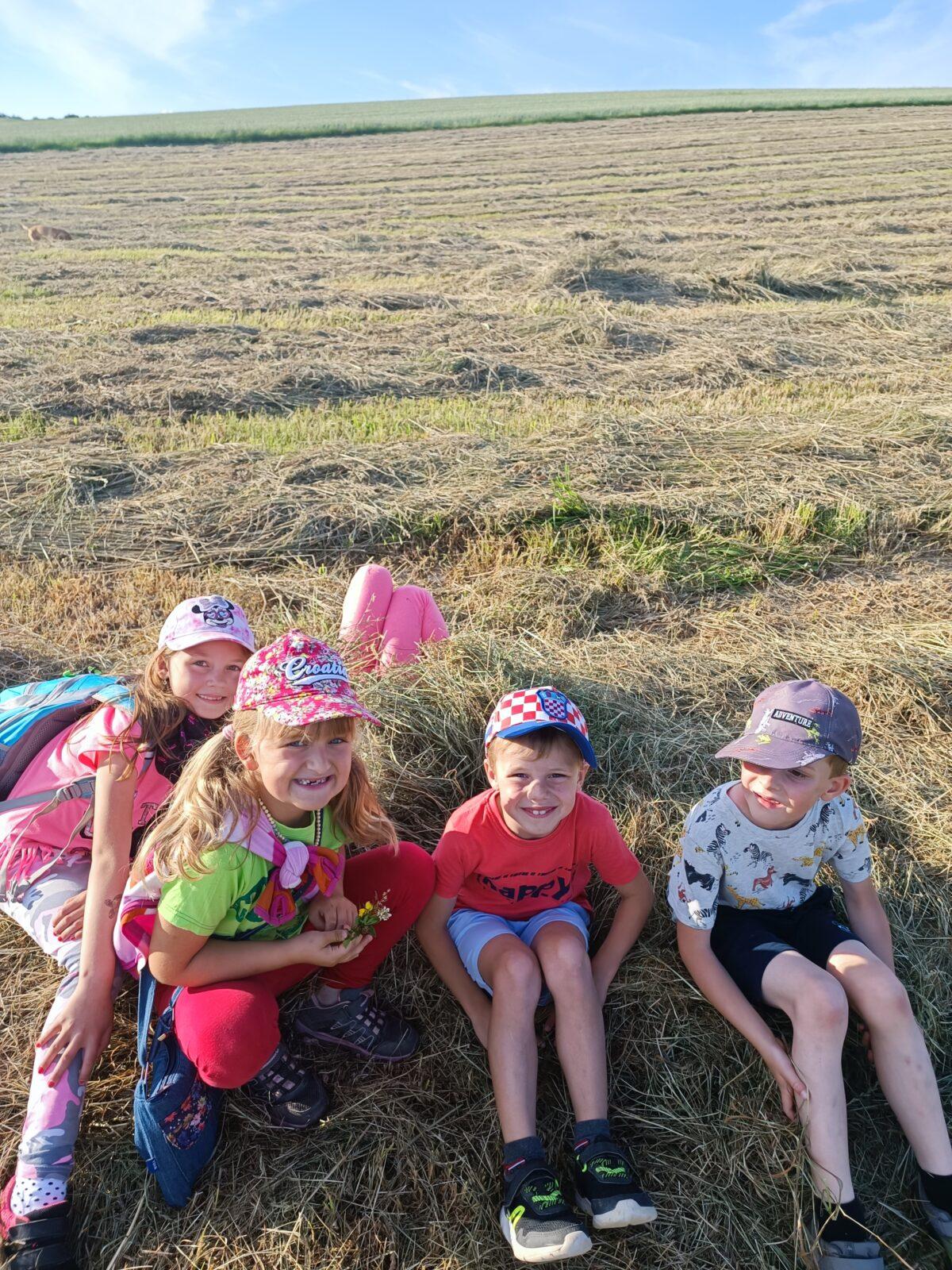 TLAPKY - spaní ve škole - 6