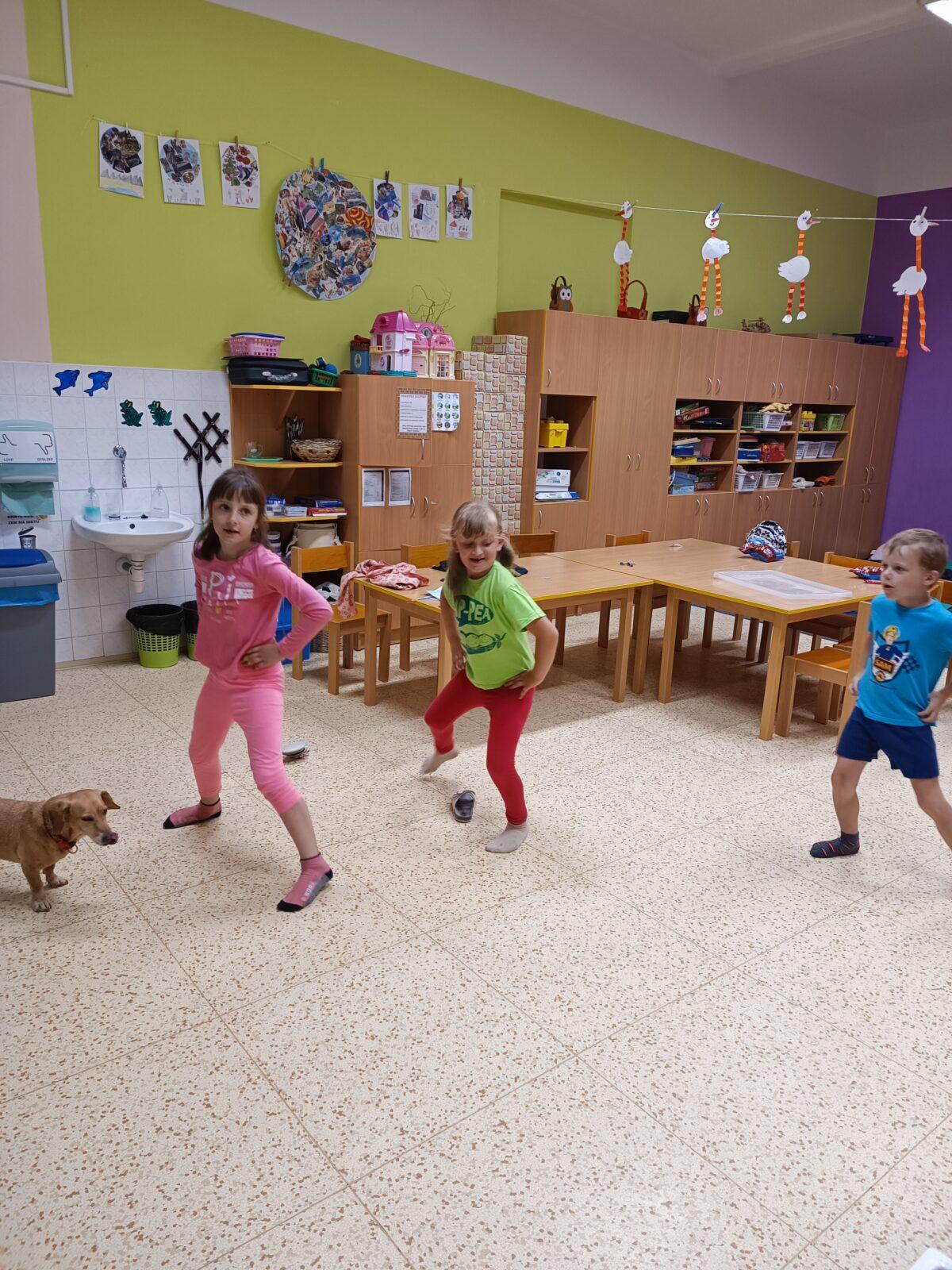 TLAPKY - spaní ve škole - 61