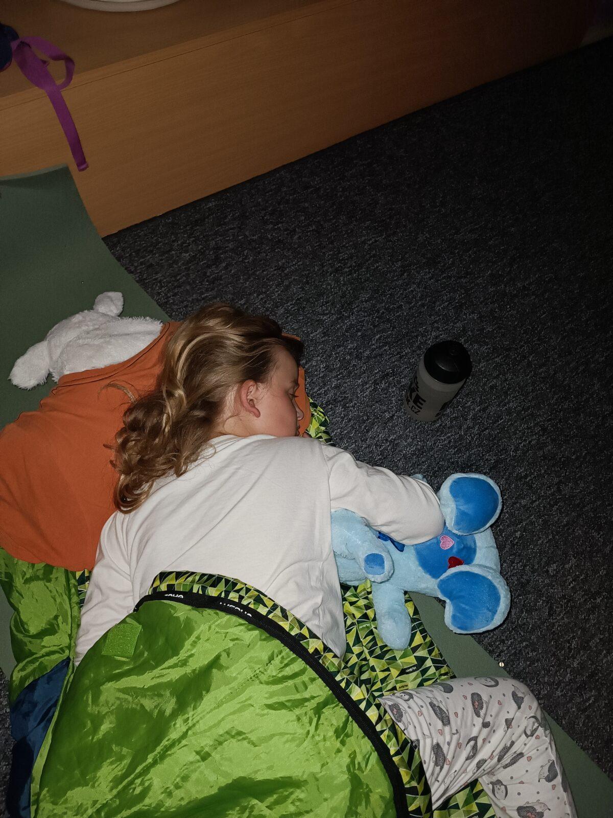 TLAPKY - spaní ve škole - 95