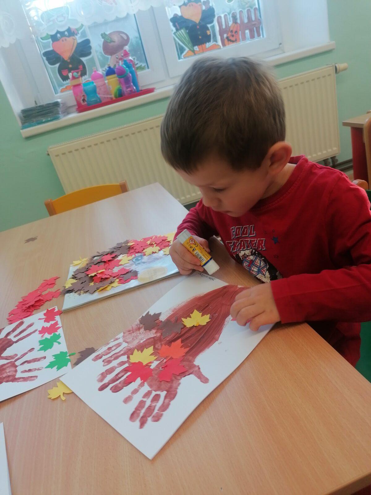 Tvořeníčko, tvoření: "Listí žloutne, poletuje" - Broučci - 32