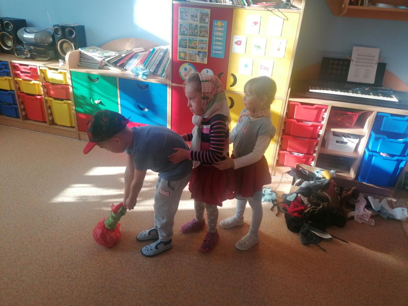 Hrajeme pohádku "O veliké řepě" :-) - 3