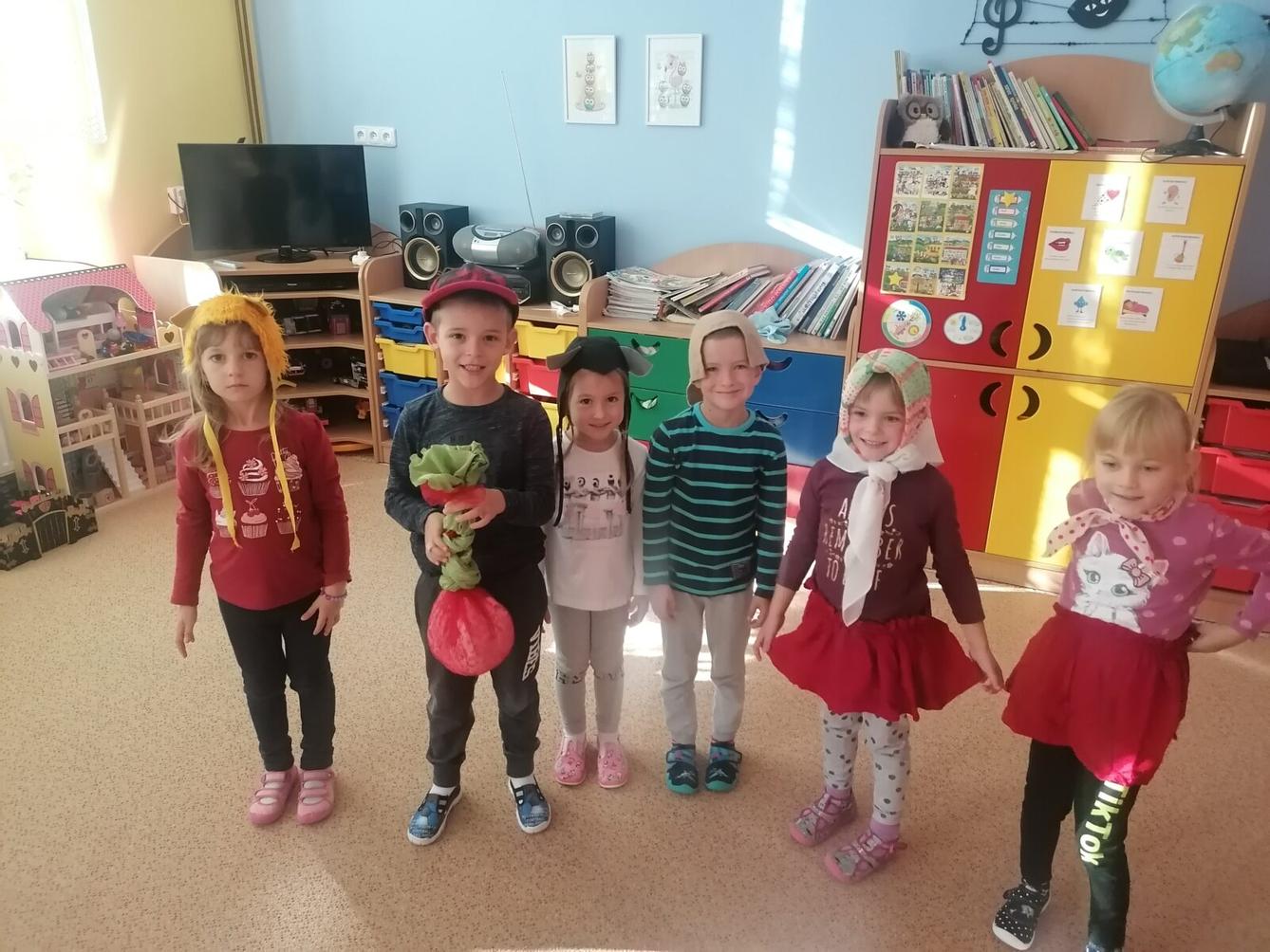 Hrajeme pohádku "O veliké řepě" :-) - 11