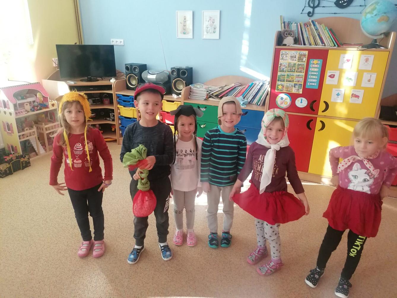 Hrajeme pohádku "O veliké řepě" :-) - 12