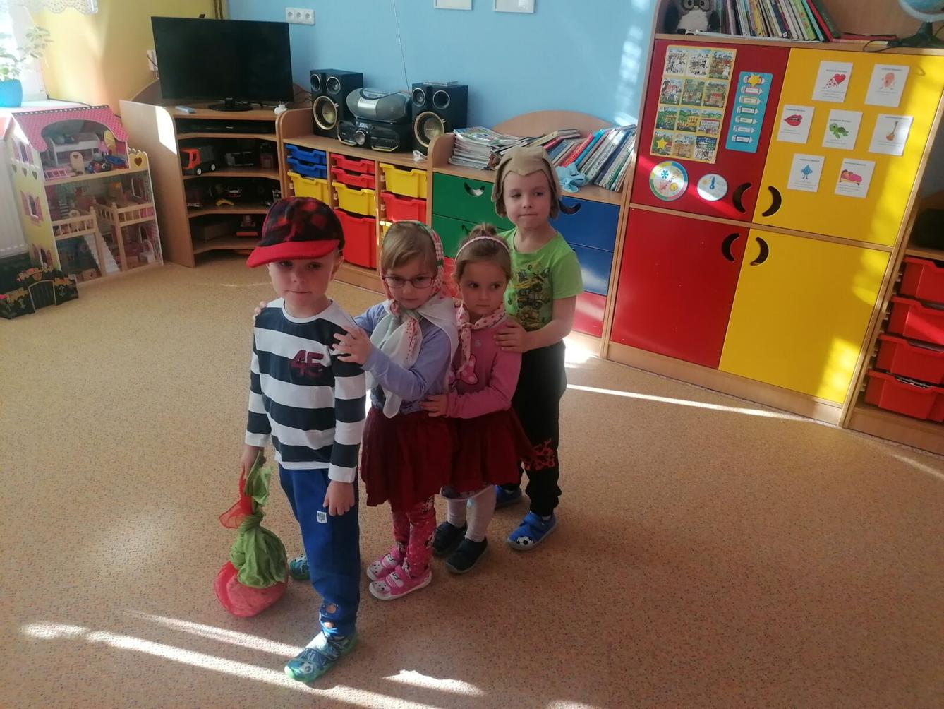 Hrajeme pohádku "O veliké řepě" :-) - 18