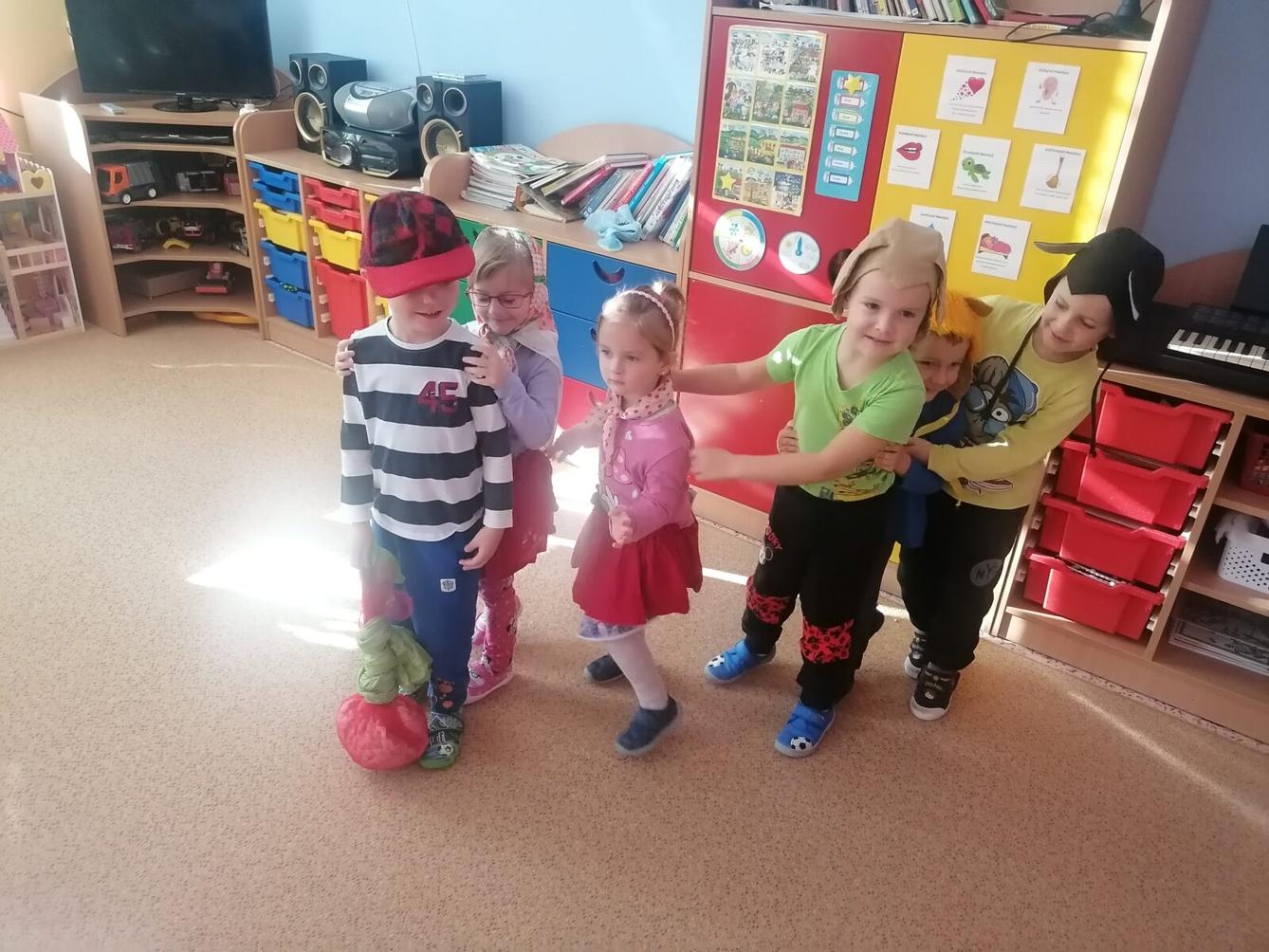 Hrajeme pohádku "O veliké řepě" :-) - 21