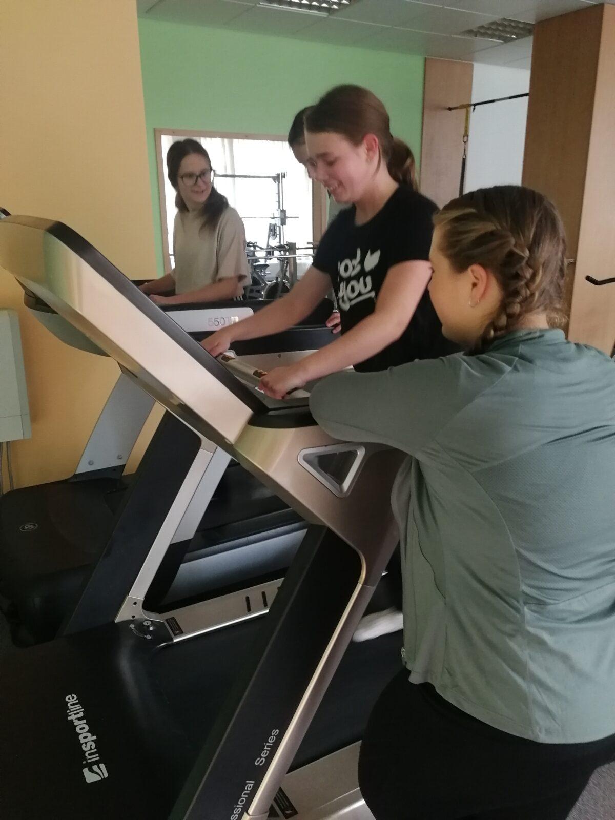 Návštěva posilovny - dívky z 8. a 9. tříd - 8