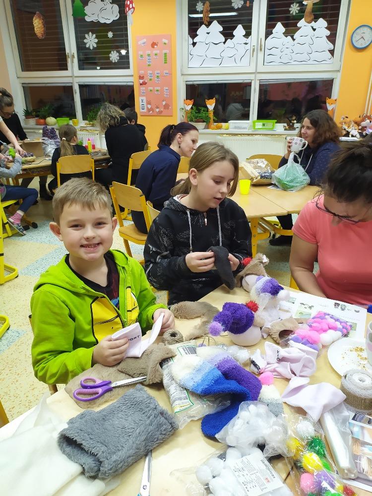 29. 11. Tvoření na jarmark v 1.B - 8