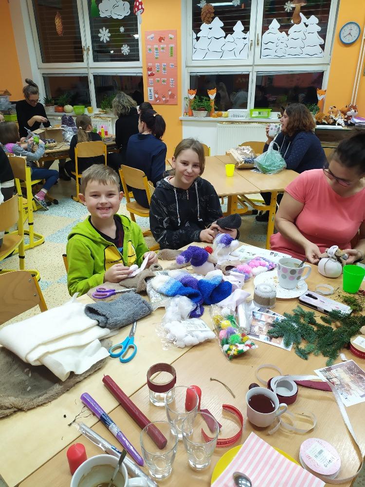 29. 11. Tvoření na jarmark v 1.B - 9