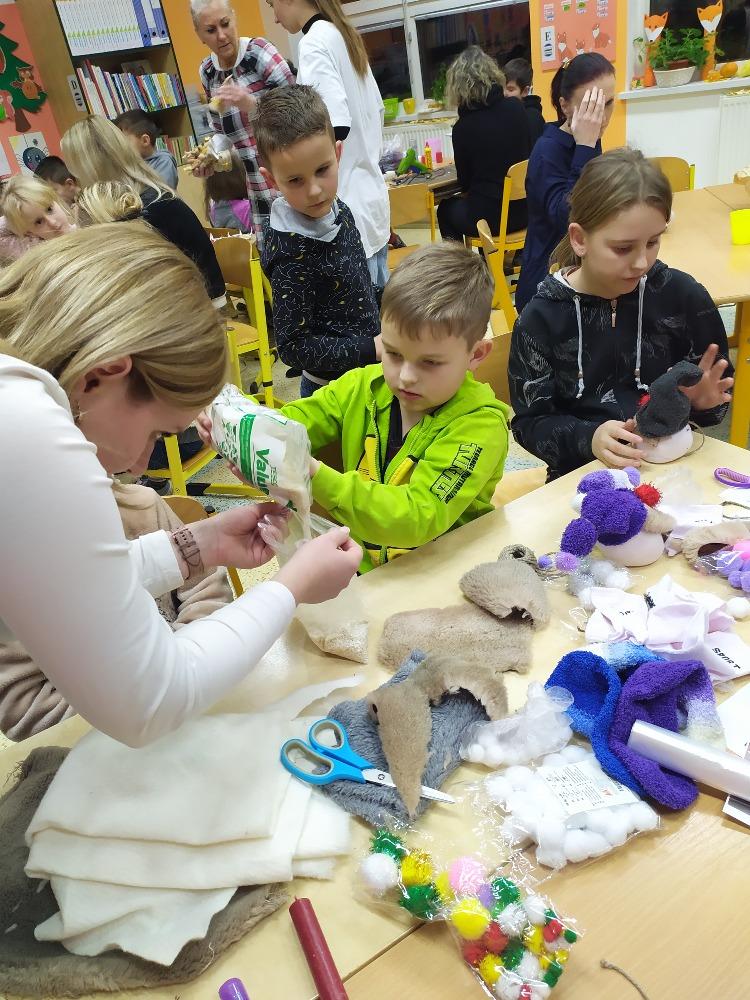 29. 11. Tvoření na jarmark v 1.B - 10