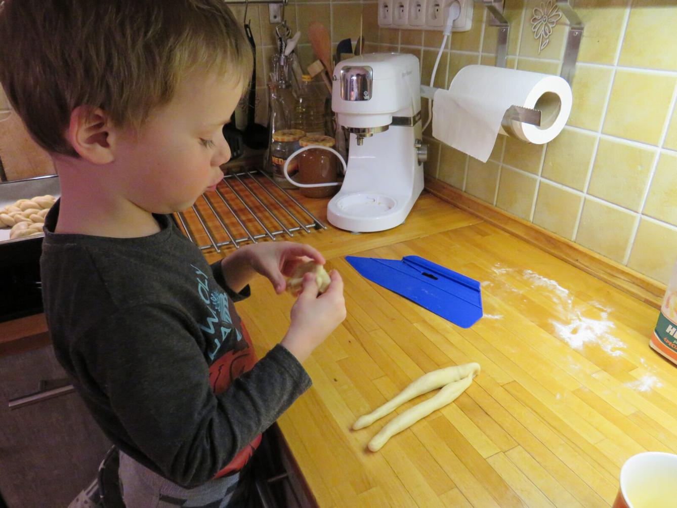 Distanční výuka v MŠ Kamarád (Ten dělá to a ten zas tohle:-)) - 71