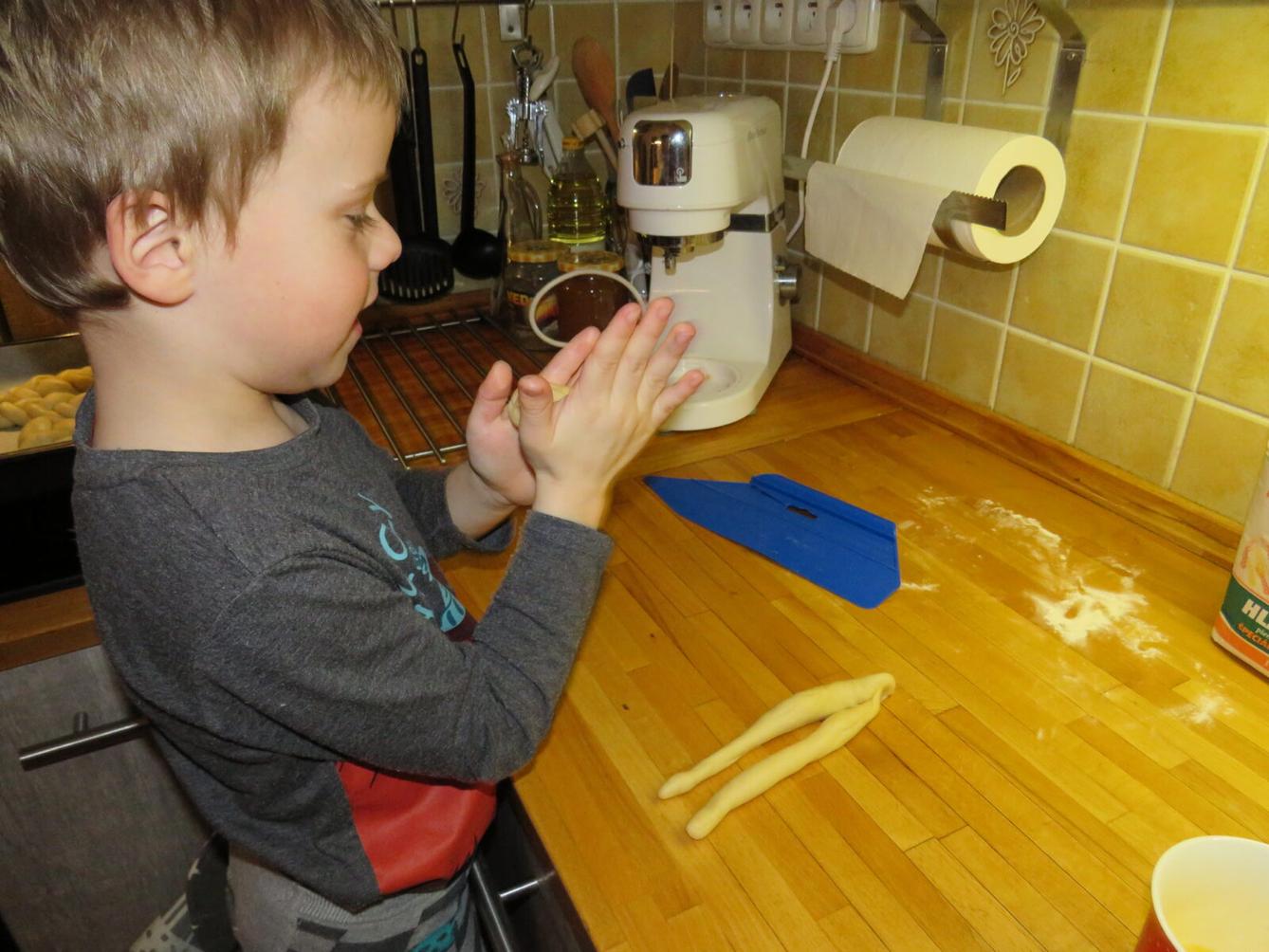 Distanční výuka v MŠ Kamarád (Ten dělá to a ten zas tohle:-)) - 72