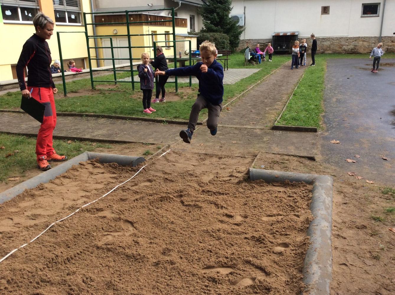 Soutěž ve skoku dalekém - Žabák - 36