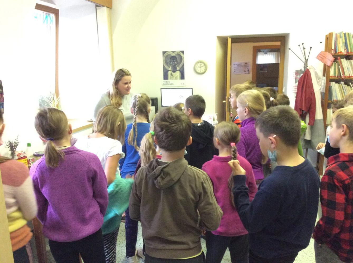 Třeťáci v knihovně - 1