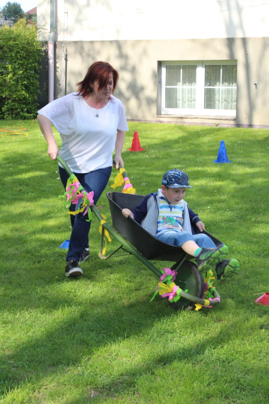 broučci a sovičky:besídka pro maminky - 37