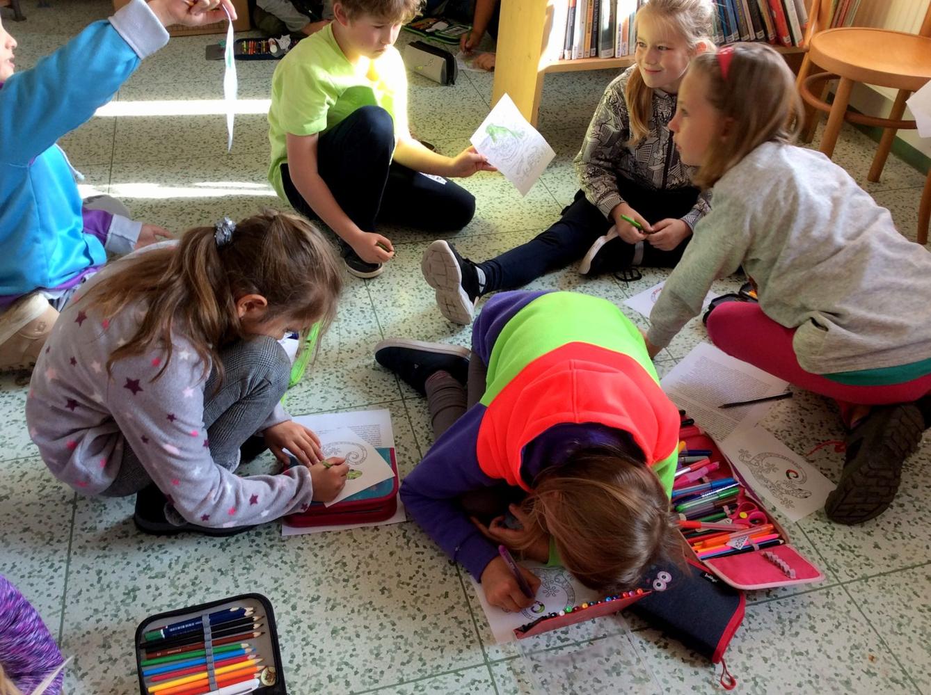 1. 11. Třetí třída v obecní knihovně - 12