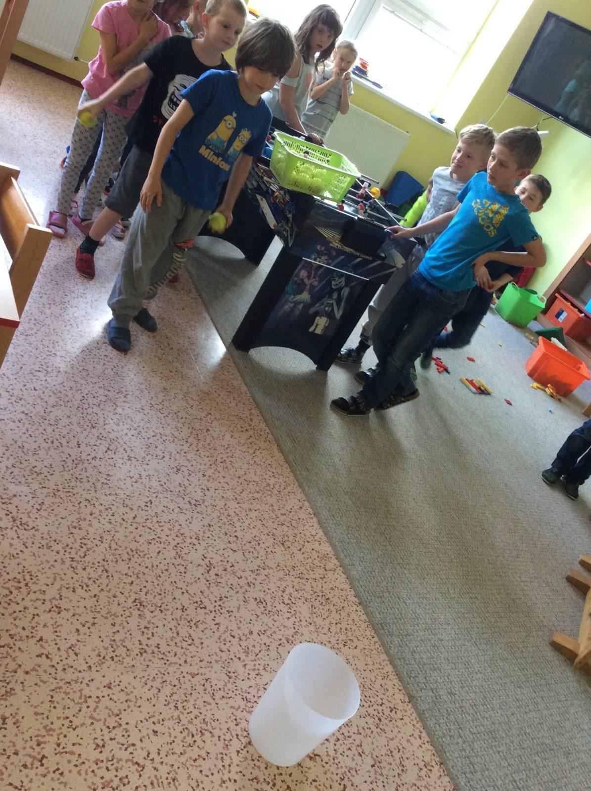 ,,ZLATÉ" RUČIČKY - svátek rukou - 12