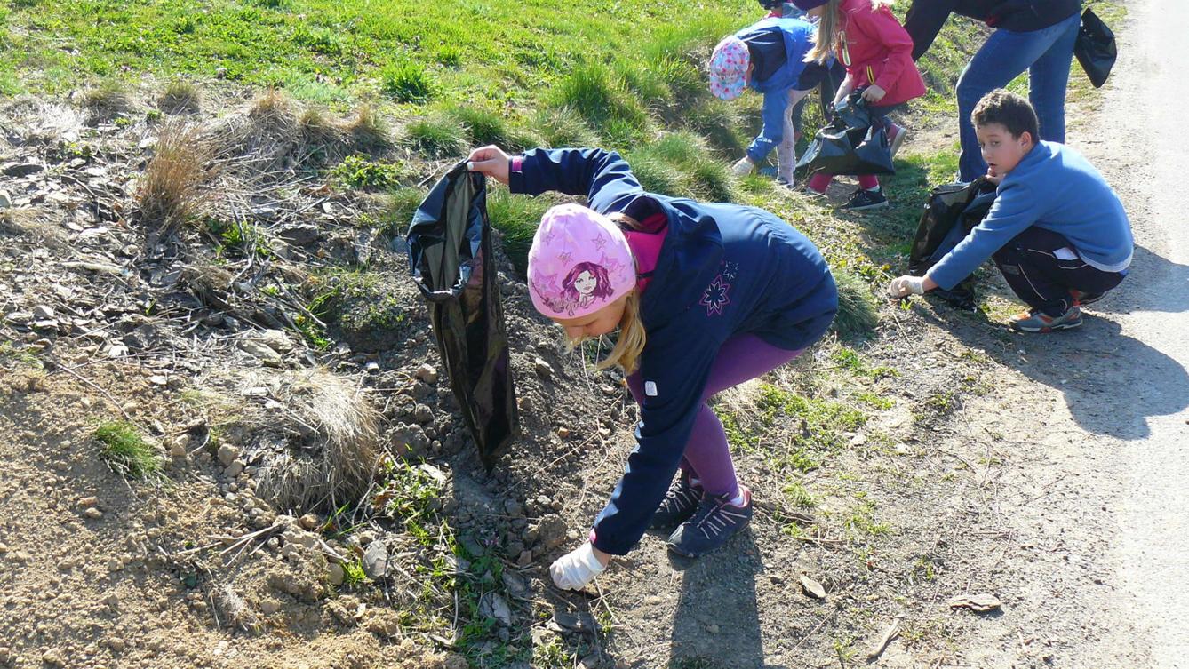 Akce "Ukliďme Česko-ukliďme Libchavy" na 1. stupni - 1