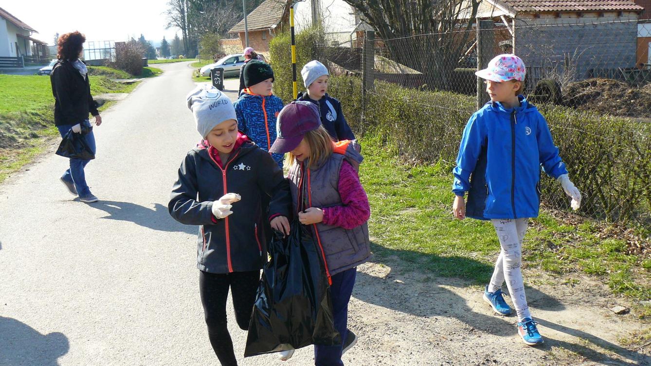 Akce "Ukliďme Česko-ukliďme Libchavy" na 1. stupni - 2