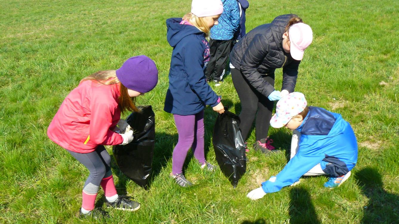 Akce "Ukliďme Česko-ukliďme Libchavy" na 1. stupni - 3