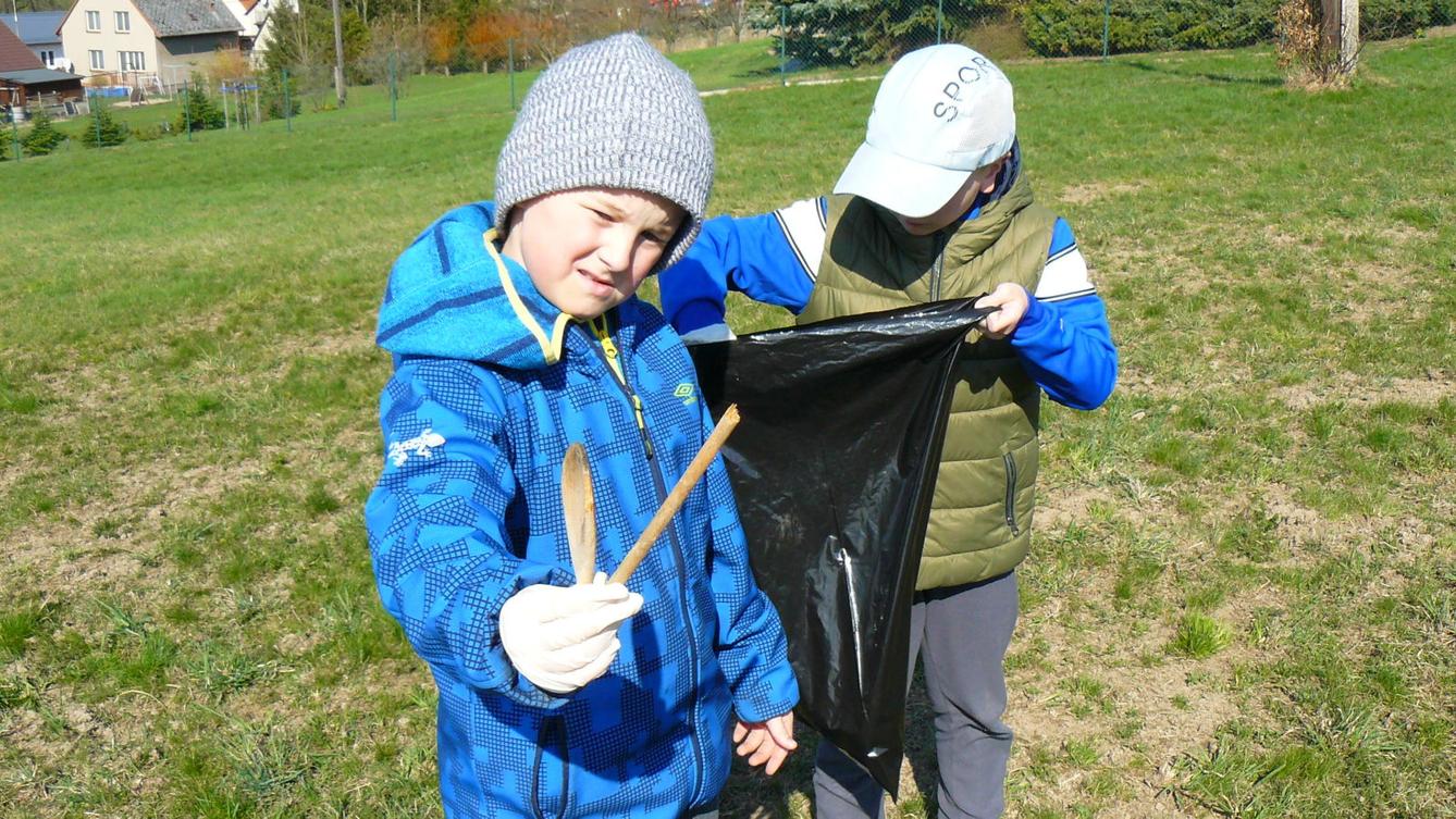 Akce "Ukliďme Česko-ukliďme Libchavy" na 1. stupni - 5