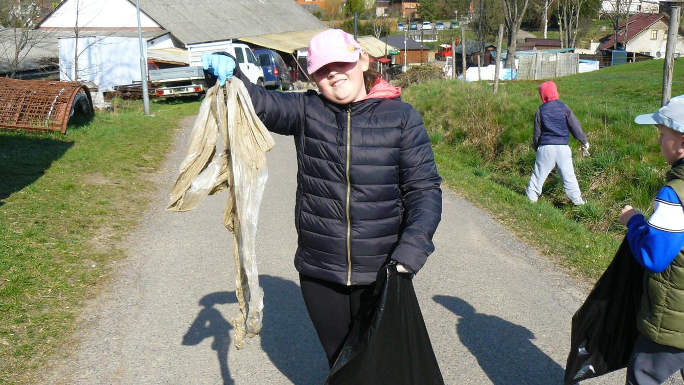 Akce "Ukliďme Česko-ukliďme Libchavy" na 1. stupni - 9