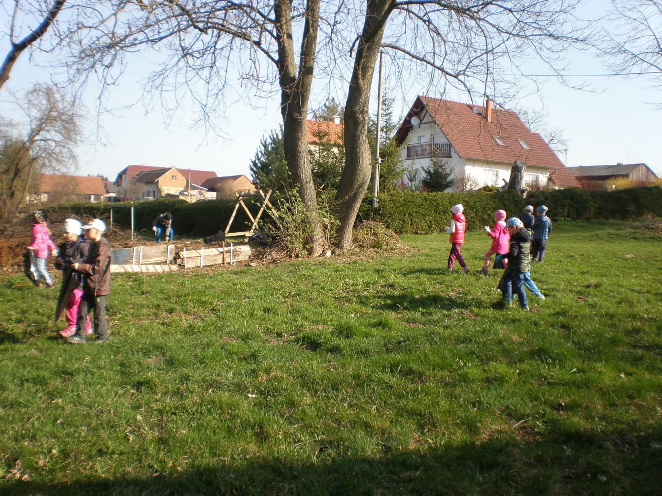 Akce "Ukliďme Česko-ukliďme Libchavy" na 1. stupni - 16