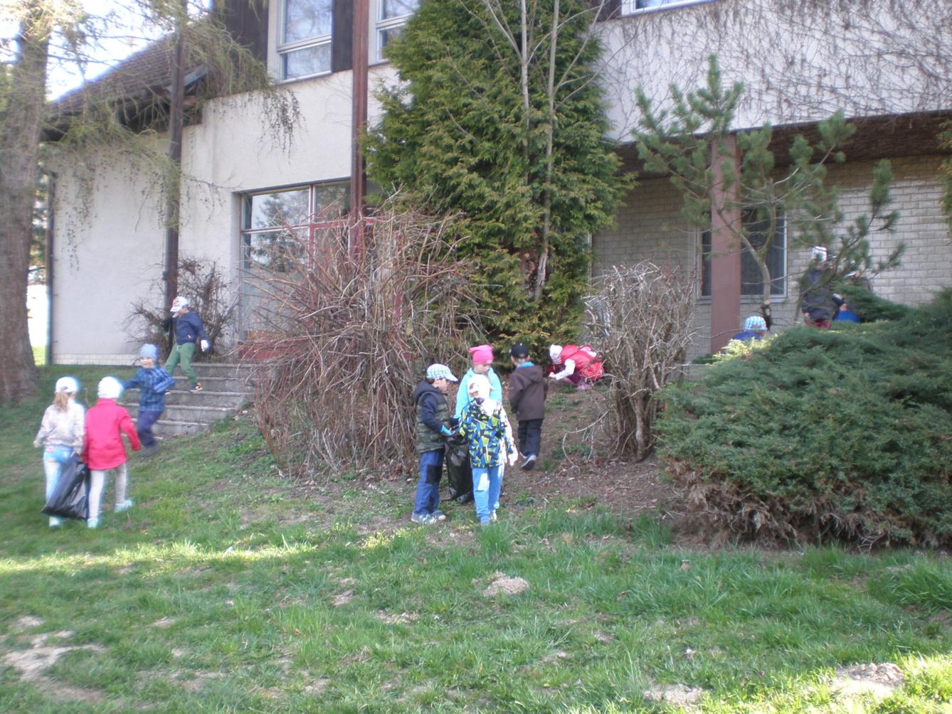 Akce "Ukliďme Česko-ukliďme Libchavy" na 1. stupni - 21