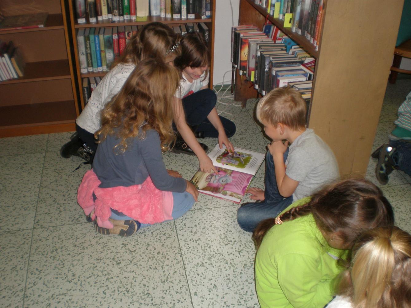 Návštěva druháčků v Obecní knihovně - 9