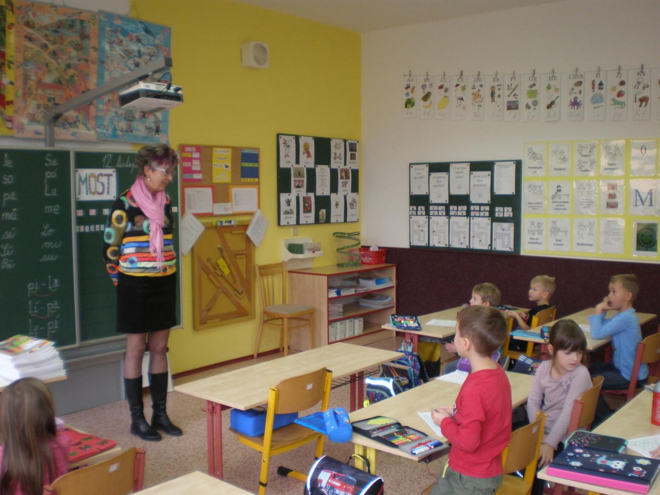 Slavnostní předávání slabikářů v 1. třídě - 1