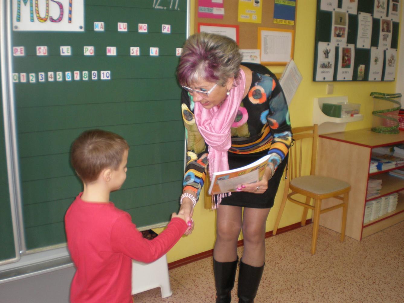 Slavnostní předávání slabikářů v 1. třídě - 4