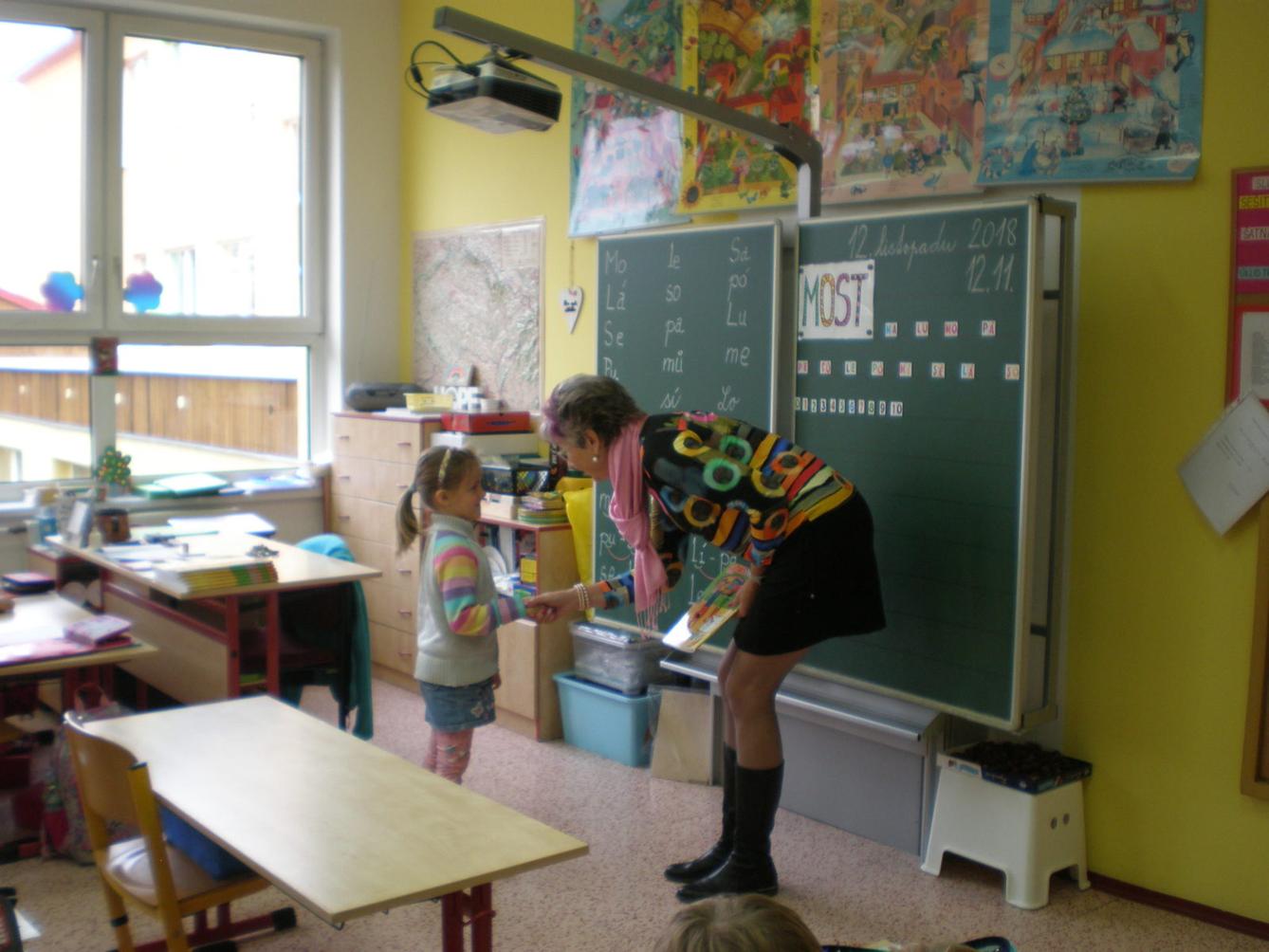 Slavnostní předávání slabikářů v 1. třídě - 10