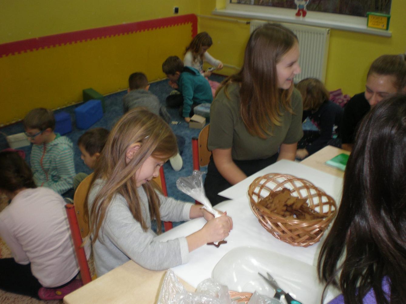 Zdobení perníčků ve 2. třídě - 10