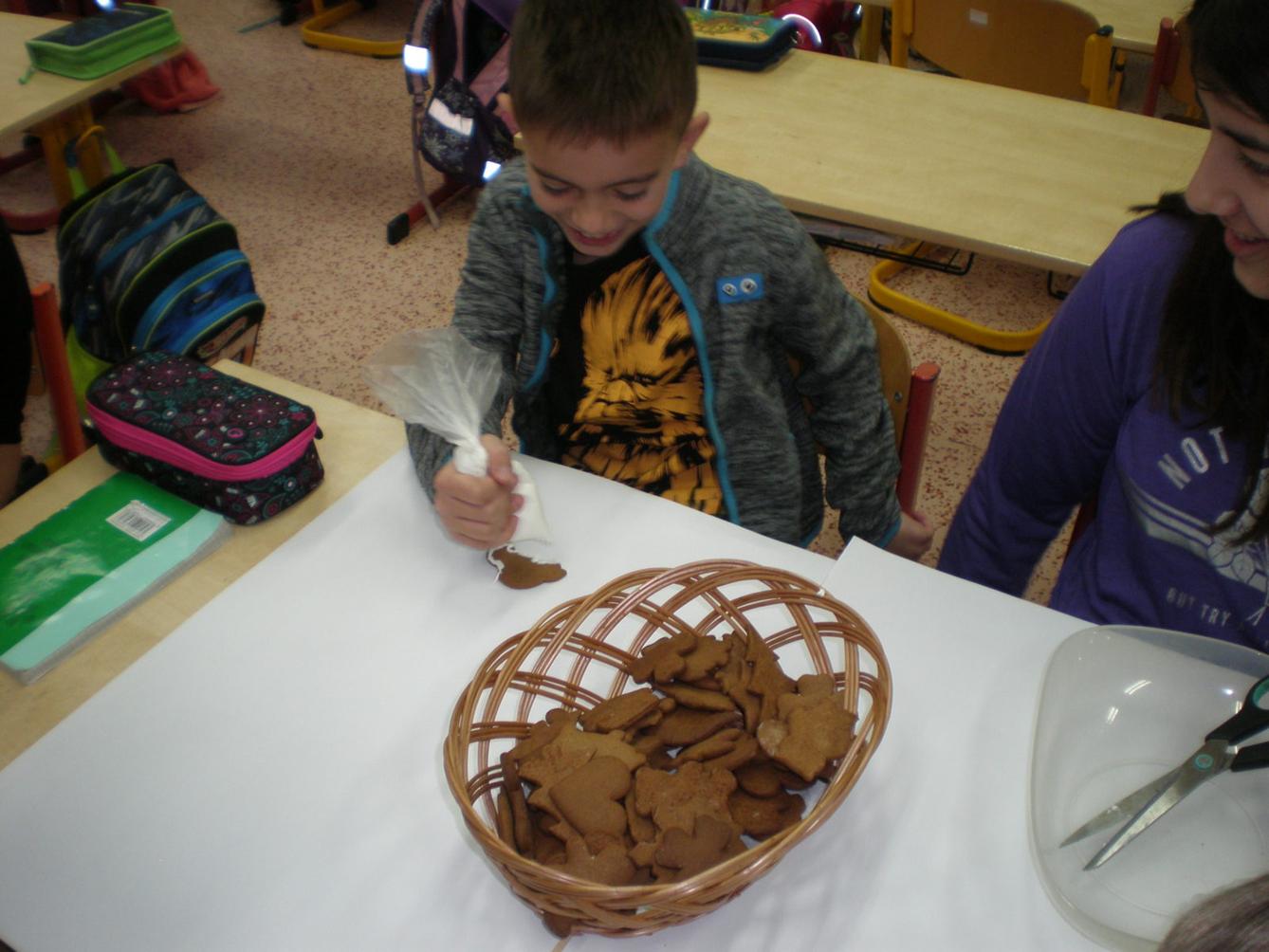 Zdobení perníčků ve 2. třídě - 13