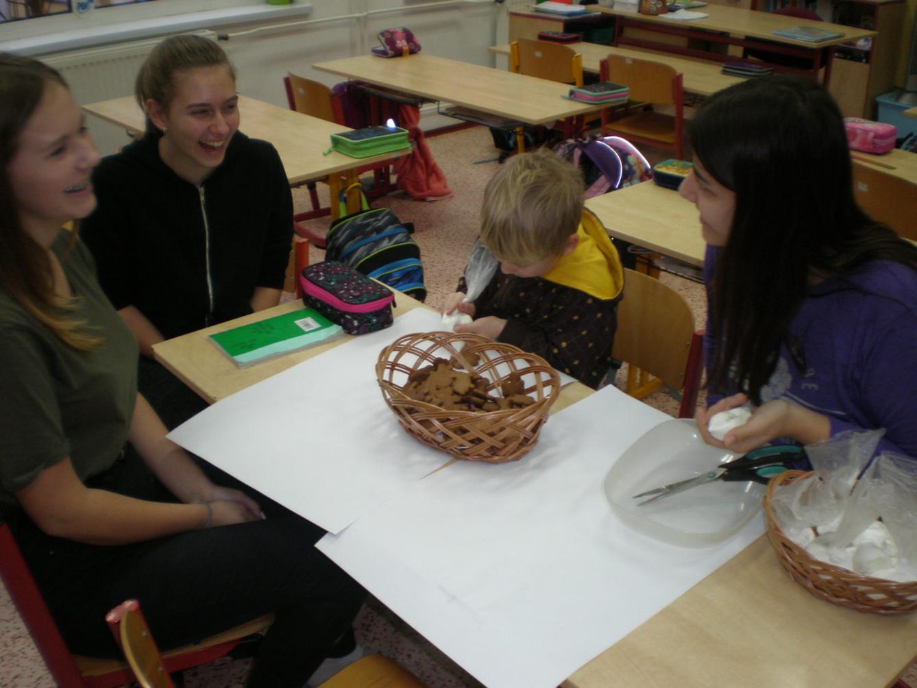 Zdobení perníčků ve 2. třídě - 14