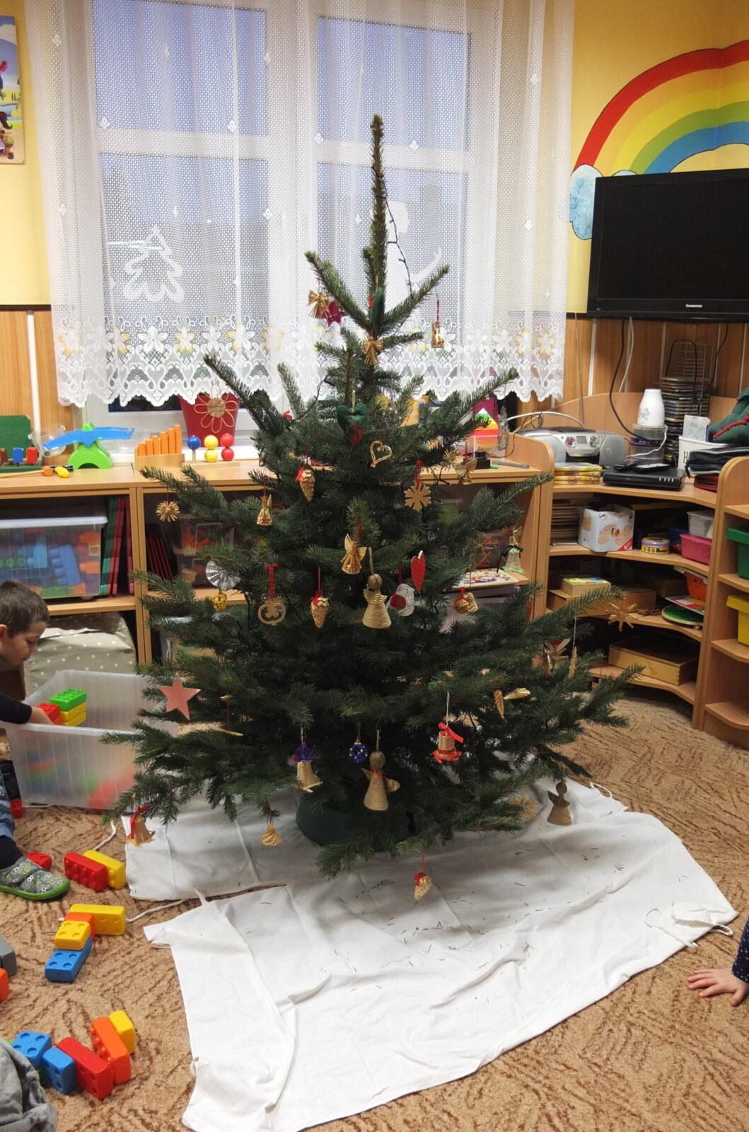 Zdobení stromečku - 8