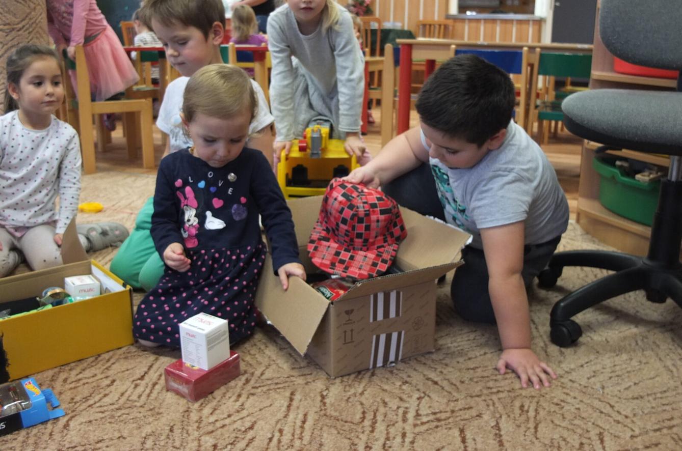 Dobročinná akce - Krabice od bot - 7