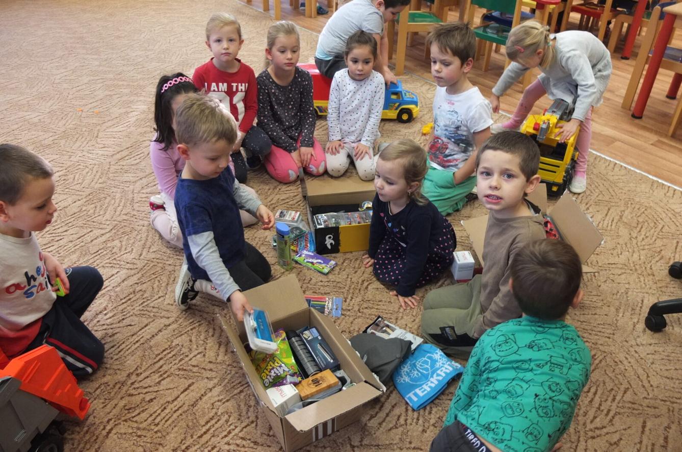 Dobročinná akce - Krabice od bot - 10