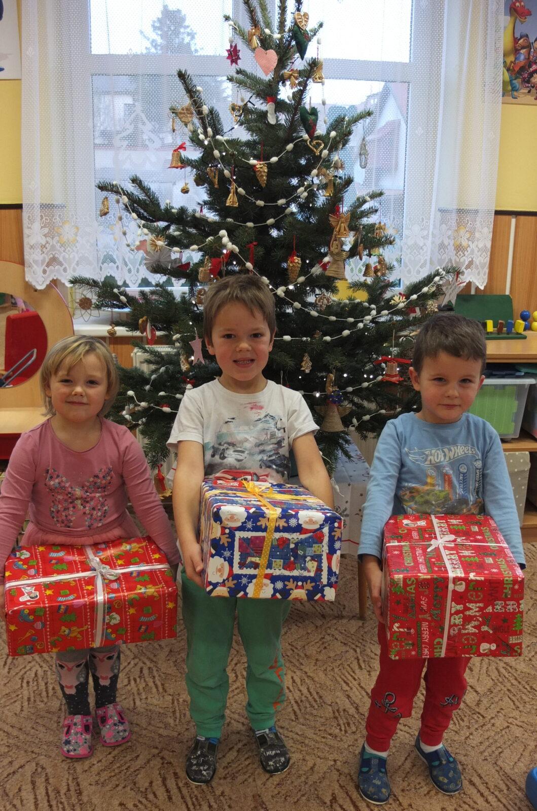 Dobročinná akce - Krabice od bot - 14