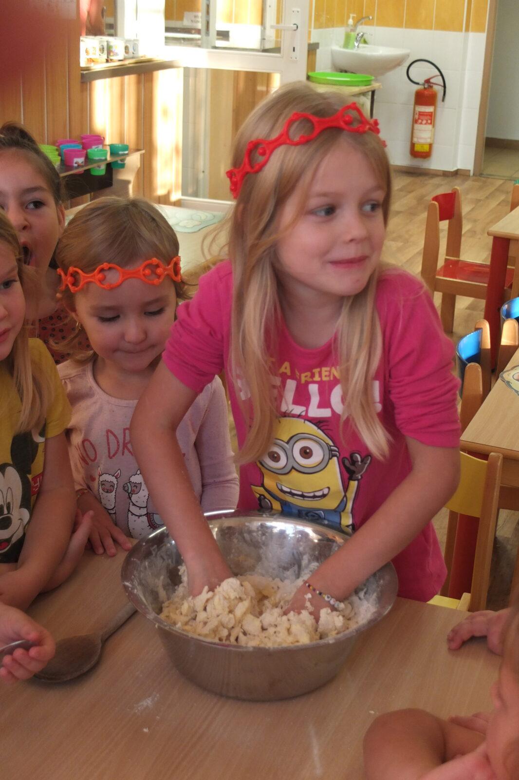 Pečení svatomartinských rohlíčků - 8