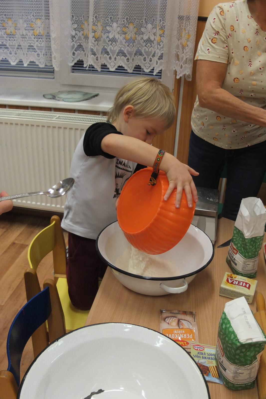 Pečení perníčků - 16