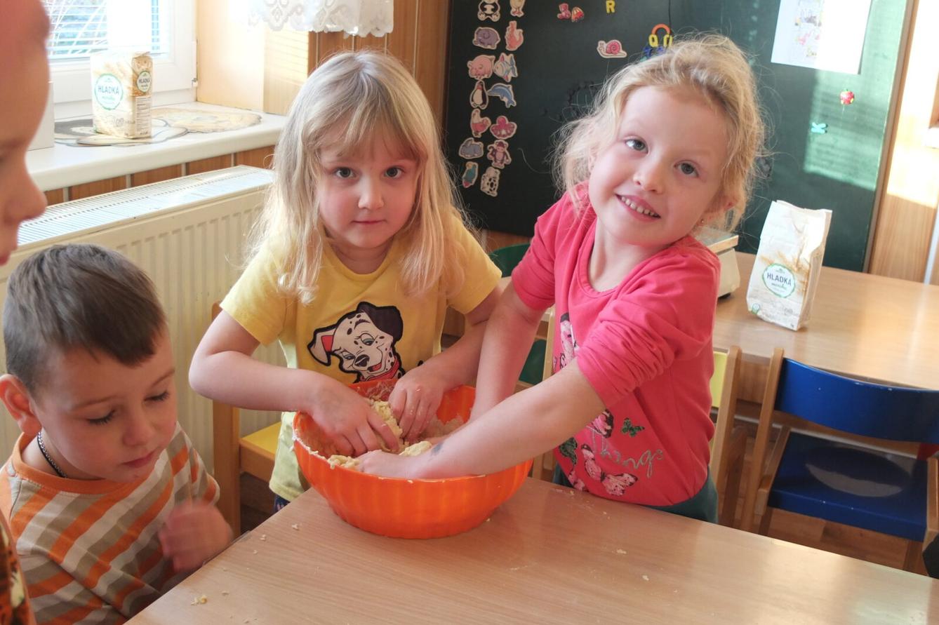 Pečení svatomartinských rohlíčků - 11