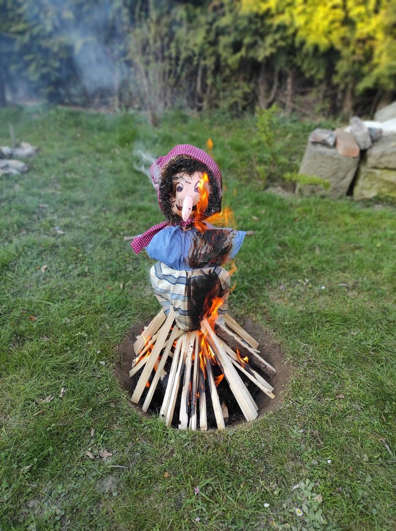 Distanční výuka - "Čarodějnický rej" - mladší děti :-) - 10