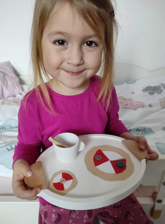 Distanční výuka v MŠ Kamarád (Ten dělá to a ten zas tohle:-)) - 98